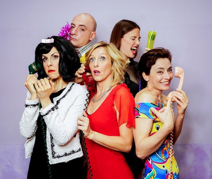 4 DONNE SULL’ORLO DI UNA CRISI DI NERVI