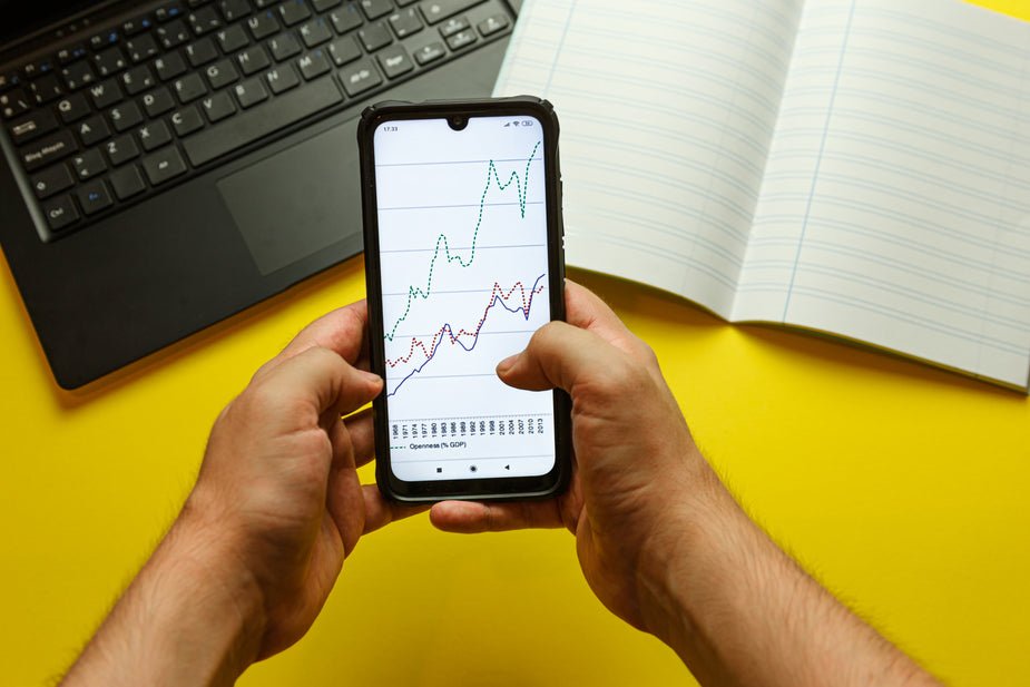 hands-hold-a-cellphone-with-a-graph-on-screen.jpg