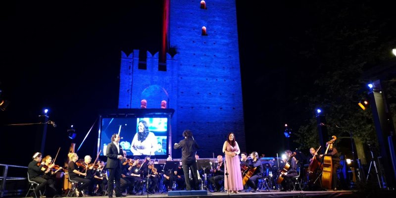 Caro Illica... Viva noi!