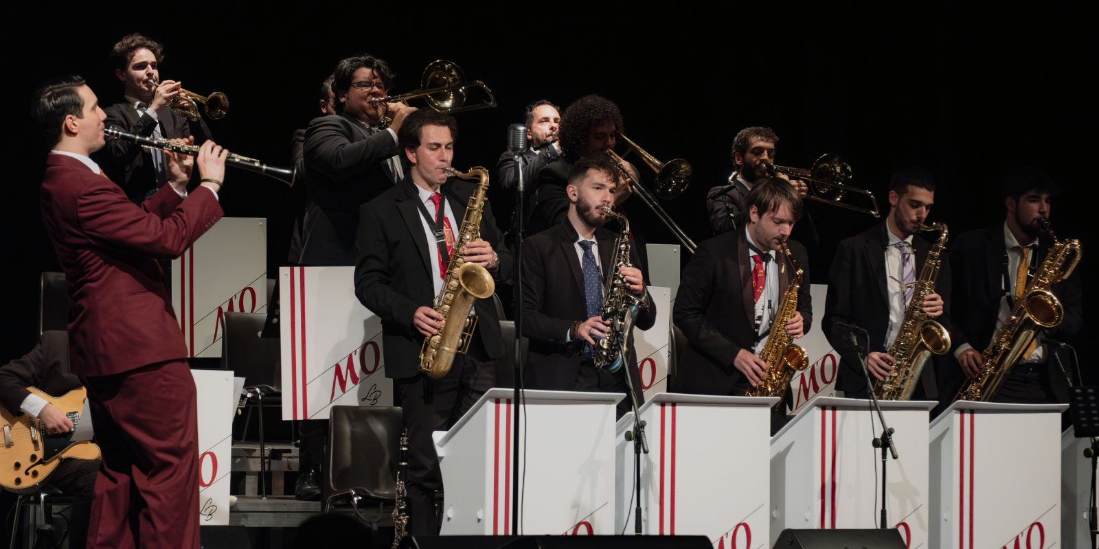 THE SOUND OF CHRISTMAS SWING